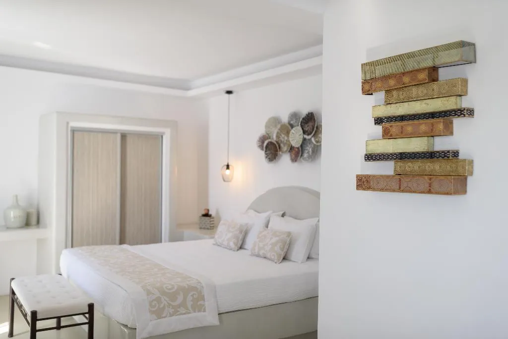 SUITE WITH JACUZZI Room, Kamares Apartments, Santorini