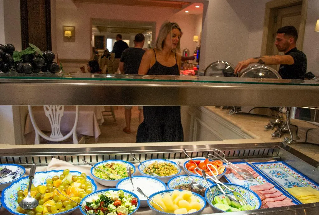 Restaurant, Osborne Hotel, Malta