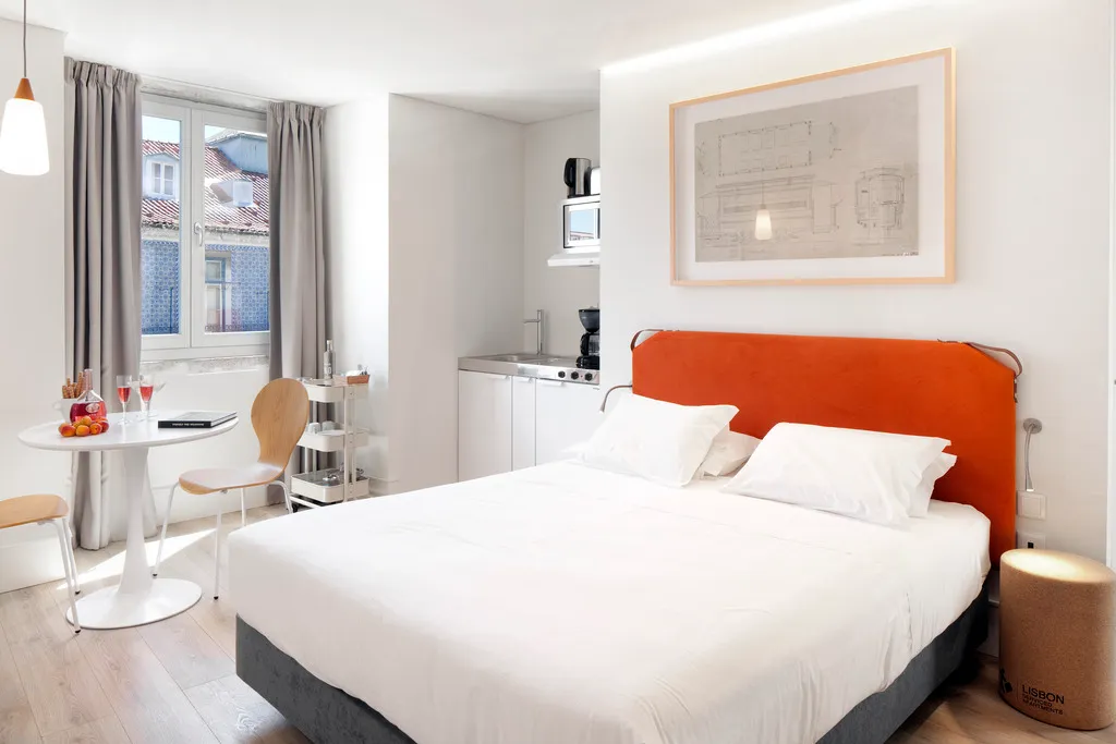 STUDIO STANDARD Room, Lisbon Serviced Apartments - Ascensor da Bica, Lisbon