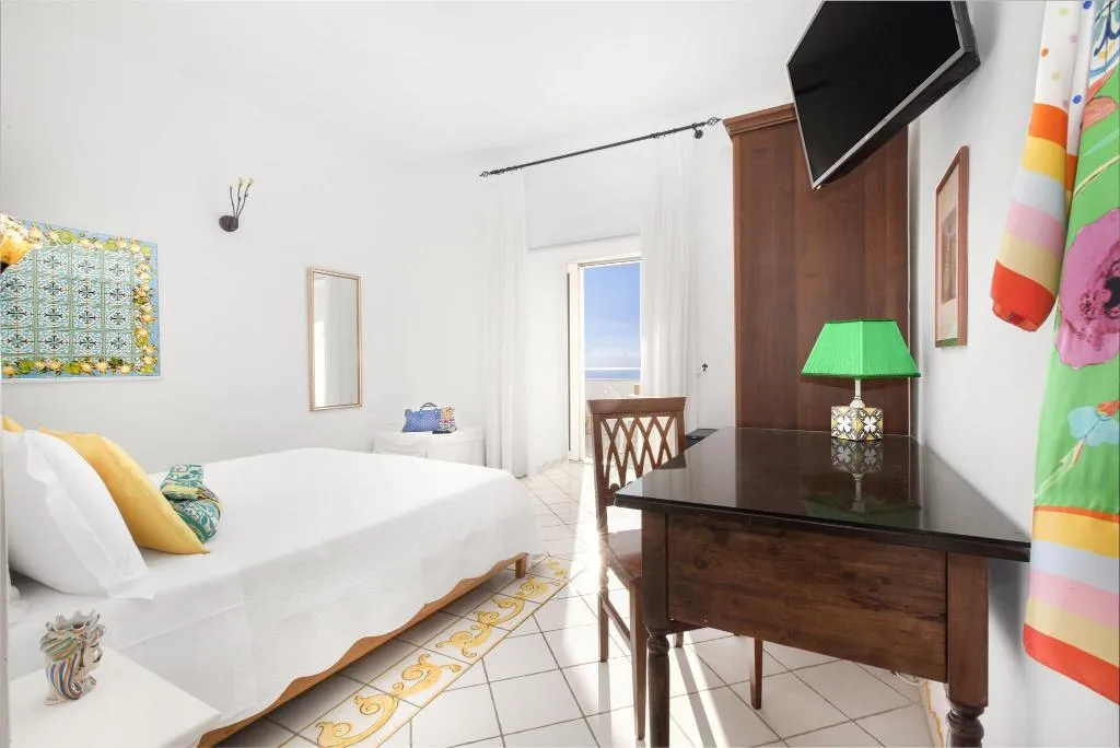 Room, Smeraldo, Naples