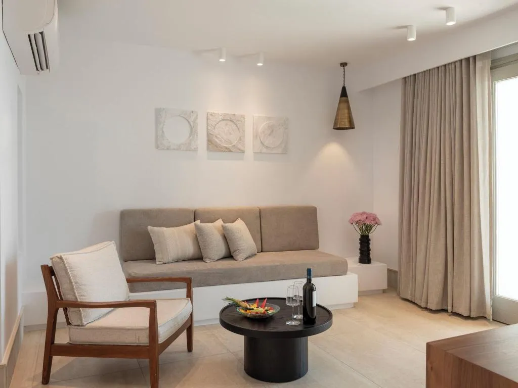 SUITE WITH PRIVATE POOL Room, Santo Pure Oia Suites and Villas, Santorini