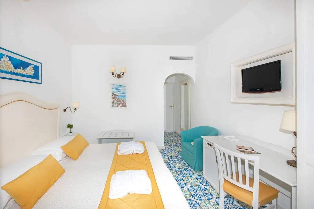DOUBLE DELUXE KING BED Room, Savoia, Naples