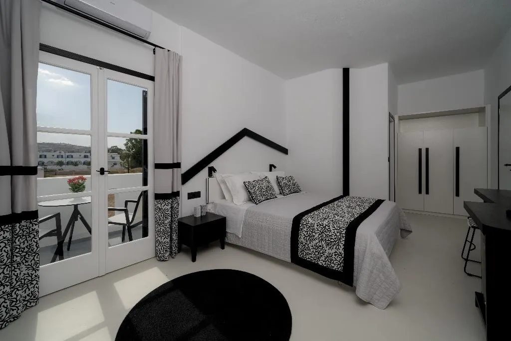 FAMILY ROOM TWO BEDROOMS TWO BATHROOMS Room, Divelia, Santorini