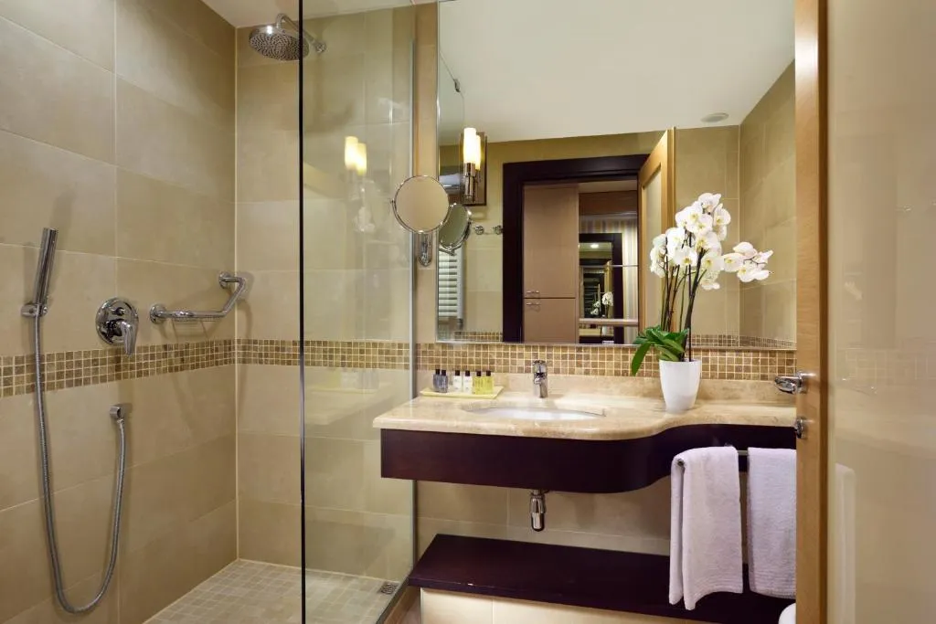 General view, Unahotels Varese, Milan