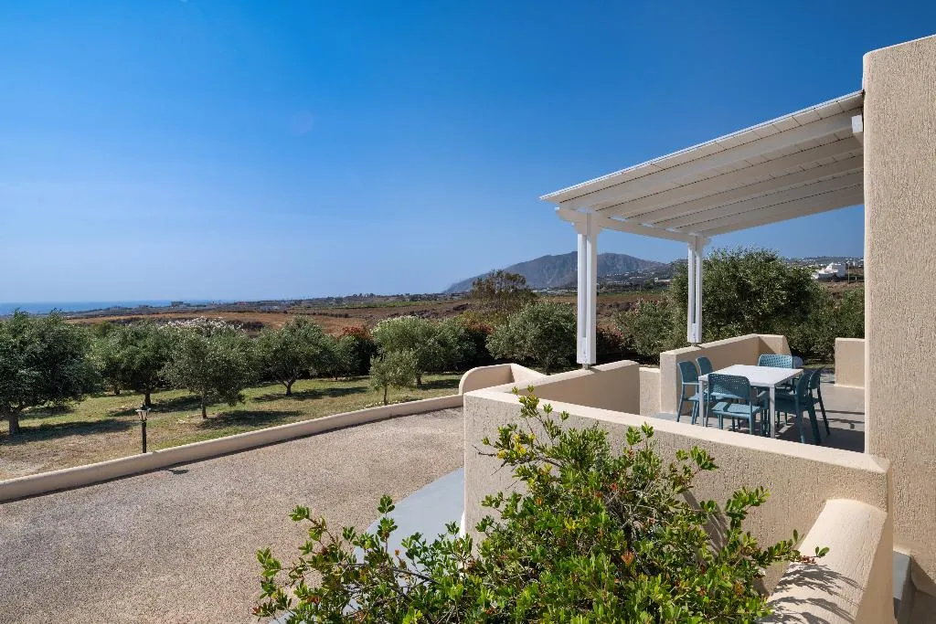 VILLA THREE BEDROOMS WITH PRIVATE POOL Room, Sienna Eco Resort, Santorini