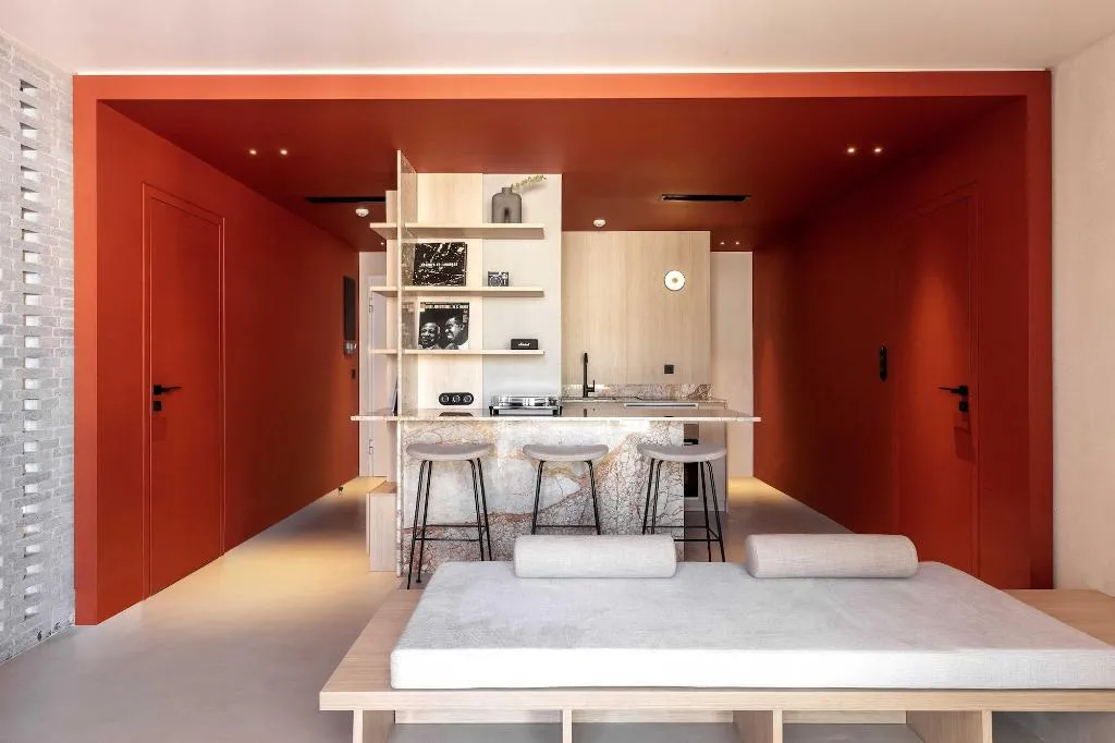 Room, Newel Psychiko, Athens