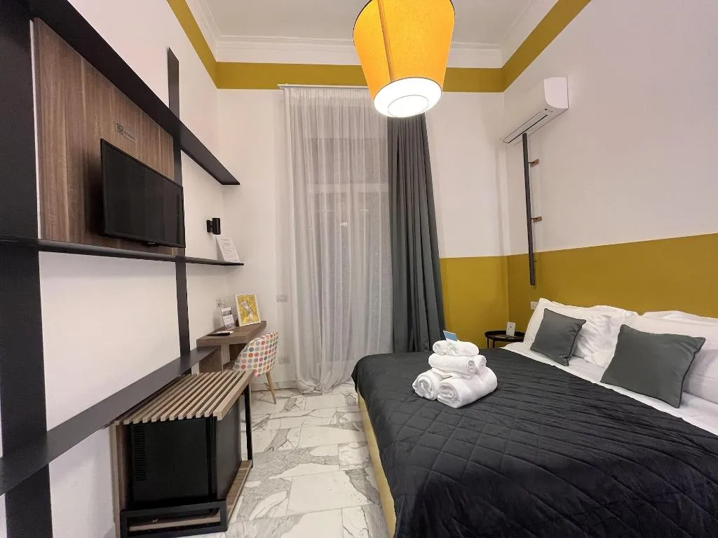 Room, Rettifilo 311, Naples