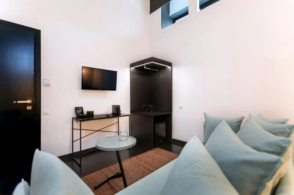 Room, Nin&Bau Sarri 2, Athens