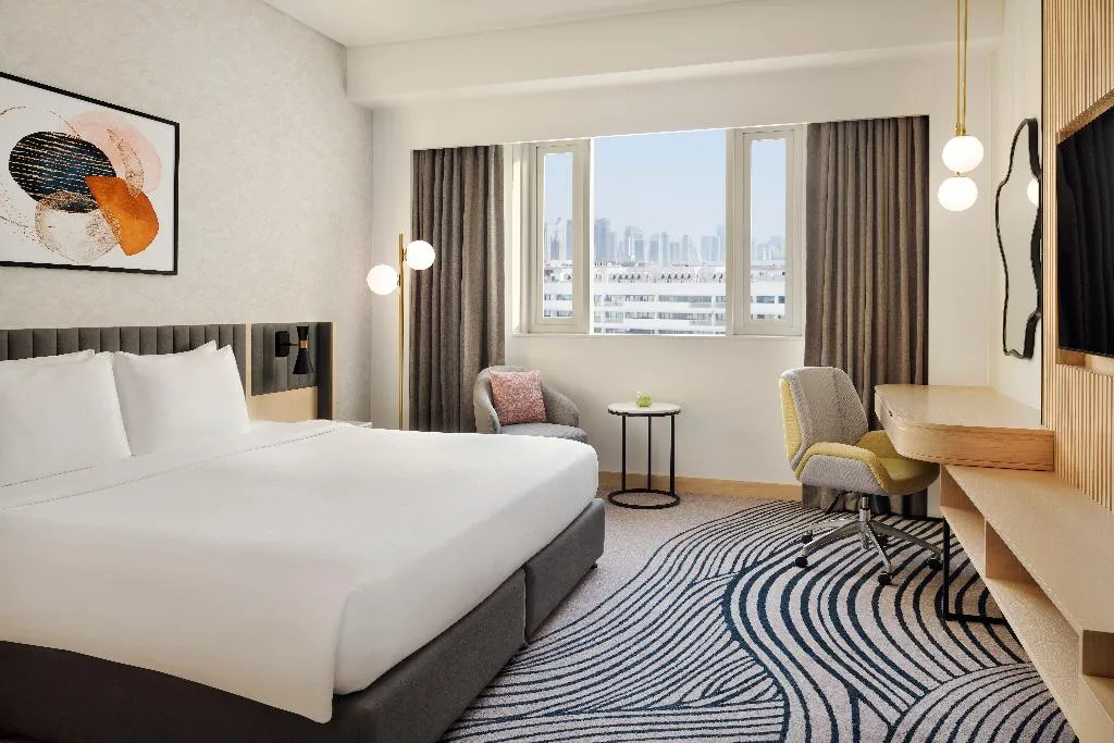 DOUBLE KING BED SMOKING Room, Crowne Plaza Jumeirah, Dubai