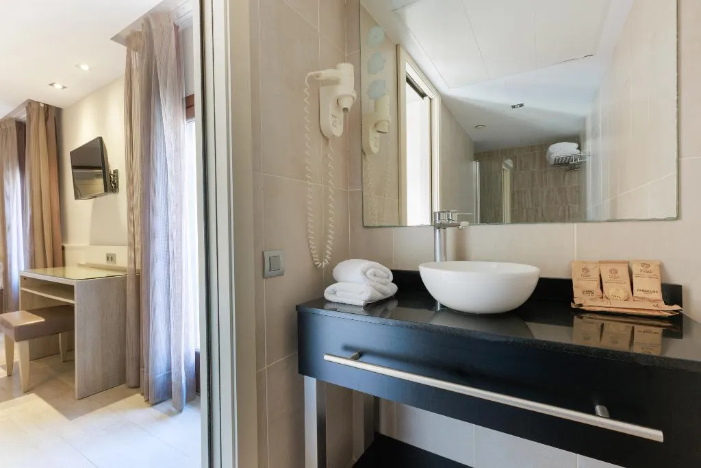 QUADRUPLE STANDARD Room, Santa Marta, Barcelona