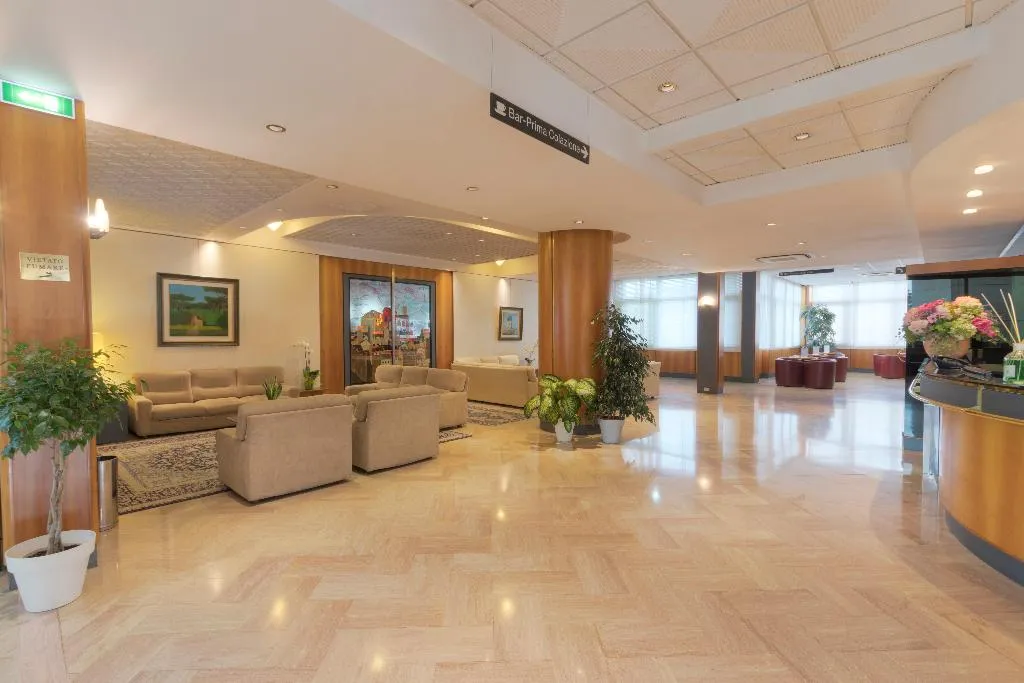 Lobby, Minerva, Florence