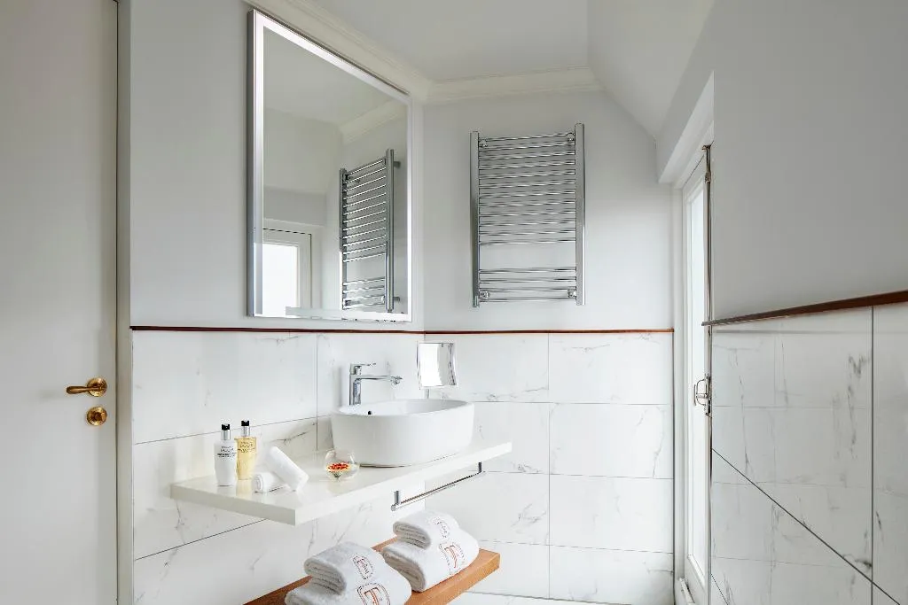 JUNIOR SUITE WITH VIEWS Room, Tivoli Doelen Amsterdam, Amsterdam