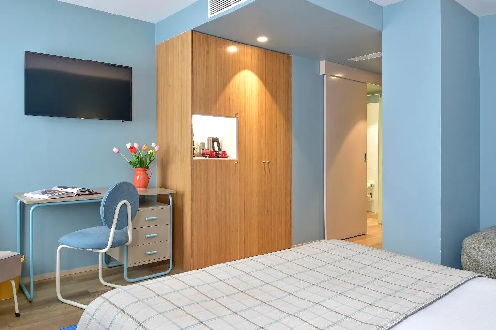 SINGLE PREMIUM Room, The Editory House Ribeira Hotel, Porto