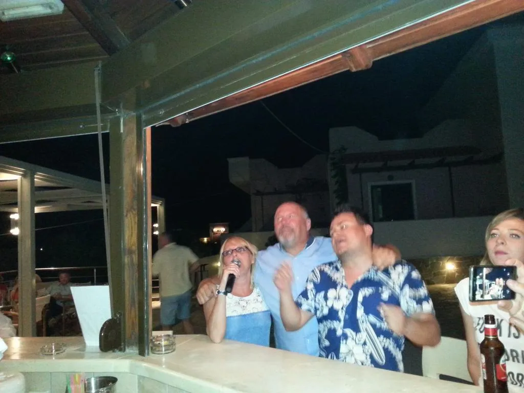 Bar, Adelais, Crete