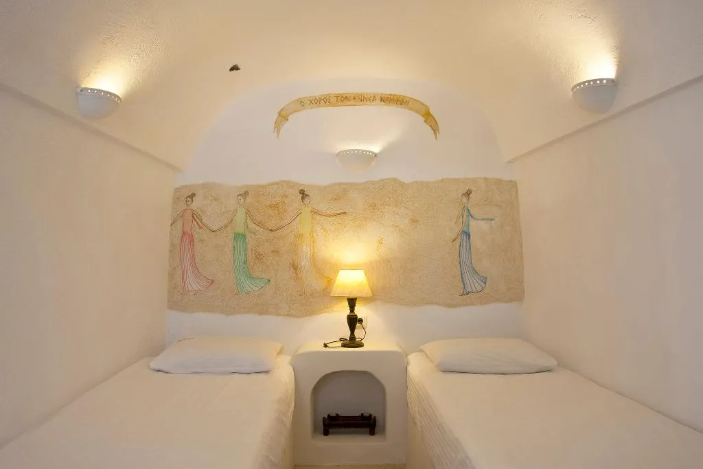 FAMILY ROOM STANDARD Room, Alexander's Suites, Santorini
