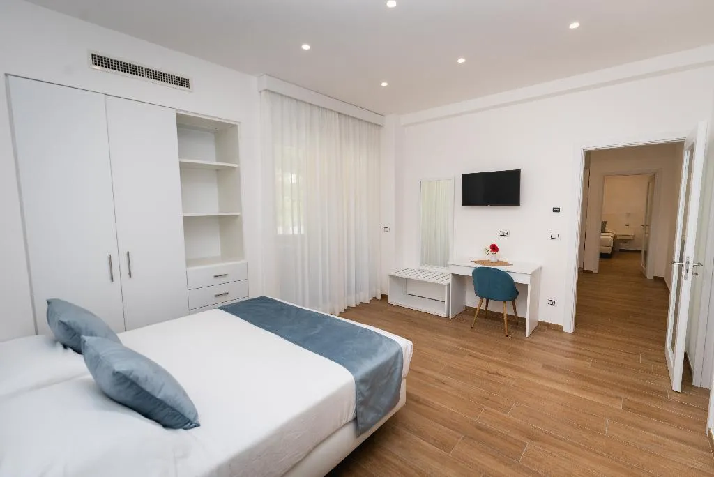 APARTMENT THREE BEDROOMS Room, Casa Vacanza San Pietro, Naples