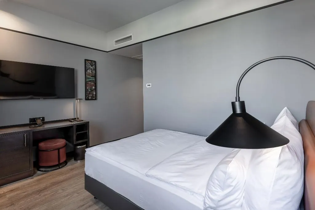 DOUBLE ONE BED Room, Titanic Comfort Kurfuerstendamm, Berlin