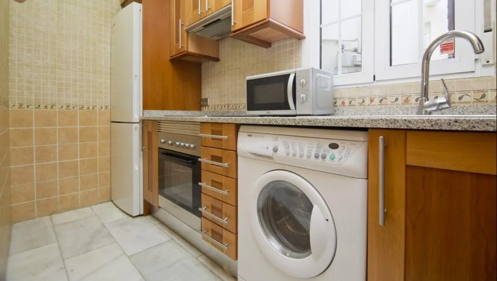 APARTMENT TWO BEDROOMS Room, Smartr La Latina, Madrid