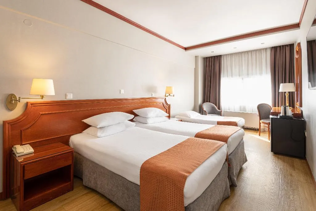 TWIN STANDARD Room, Holiday Inn Thessaloniki, Halkidiki