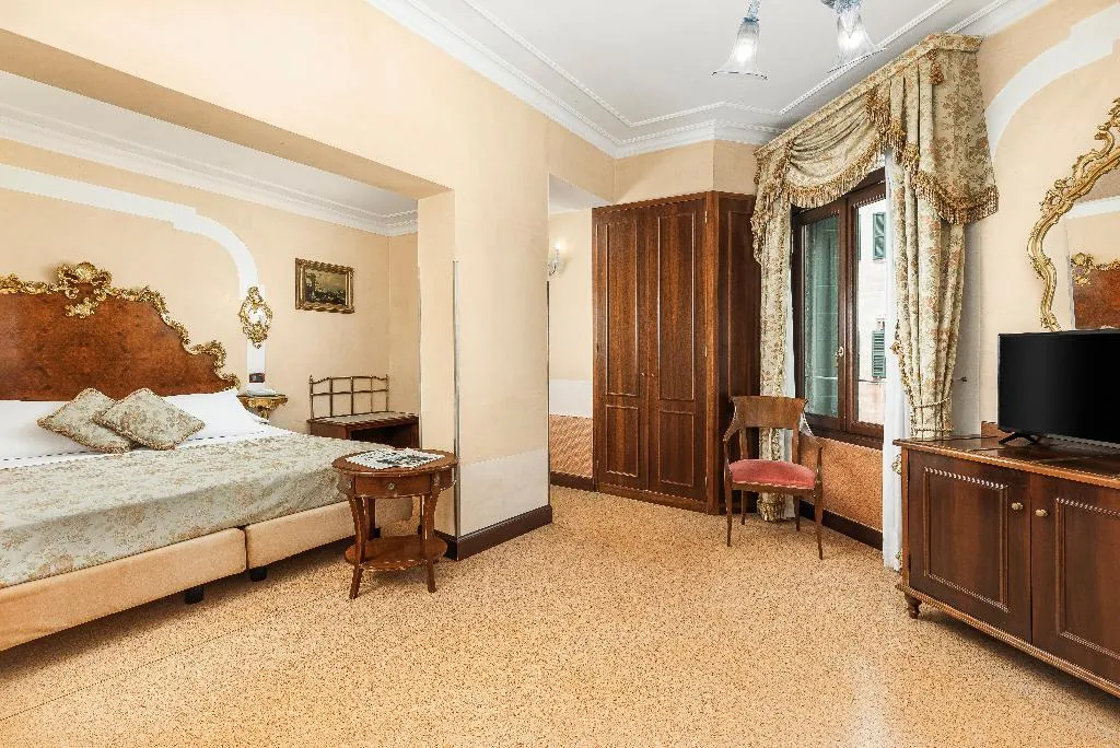 TRIPLE STANDARD Room, San Moise, Venice