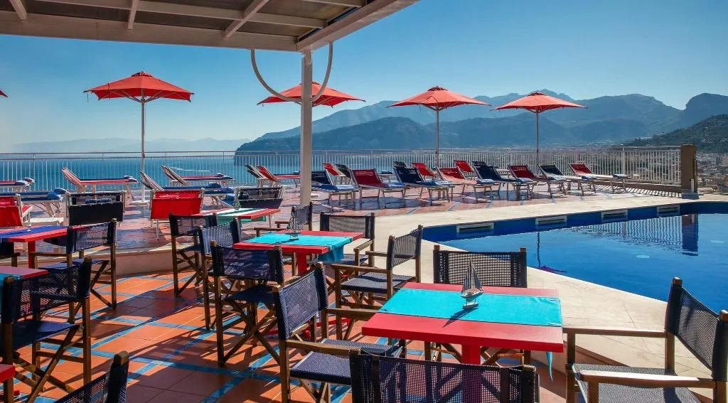 Pool, Minerva, Naples