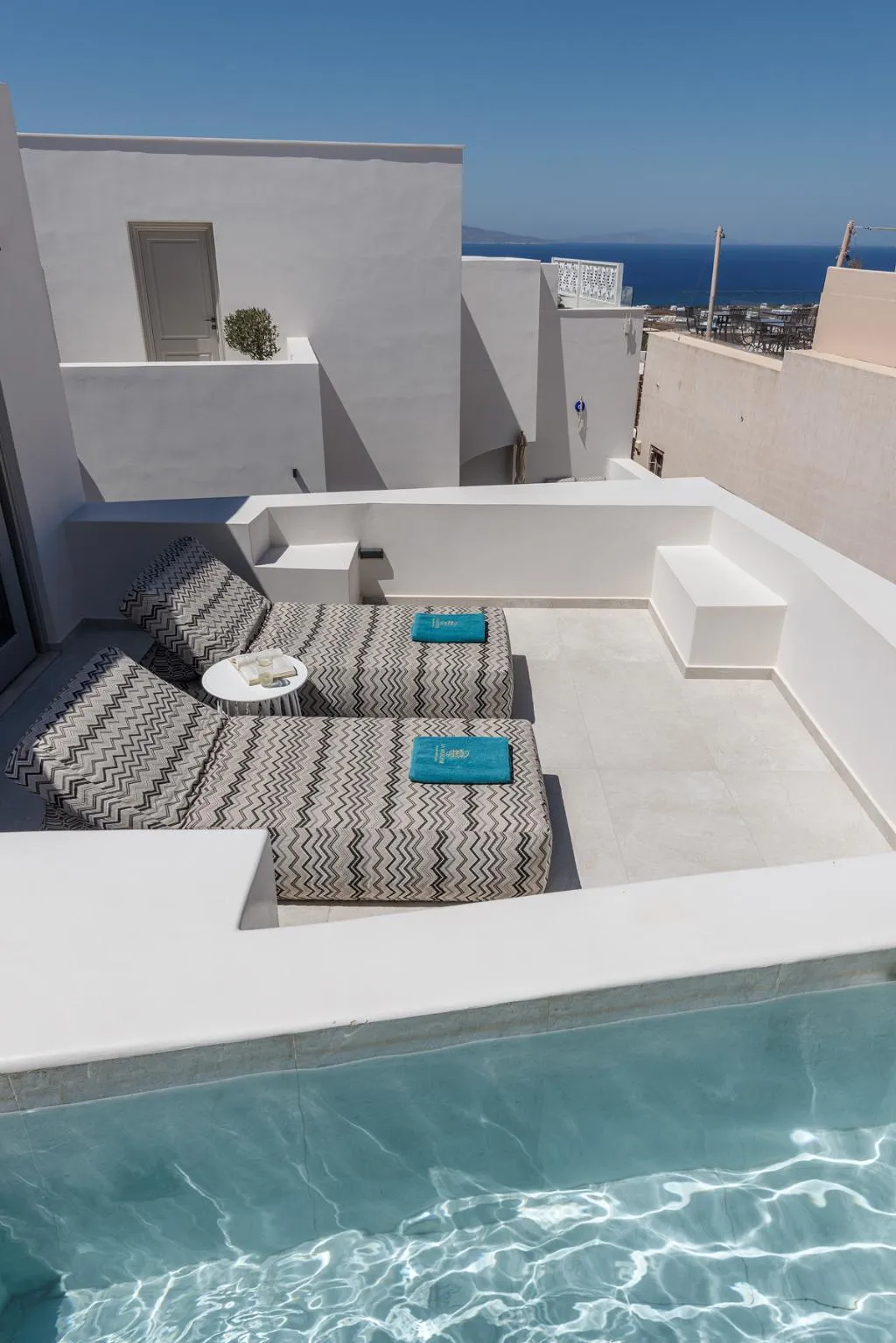 SUITE DELUXE WITH TERRACE Room, La Madeleine Oia, Santorini
