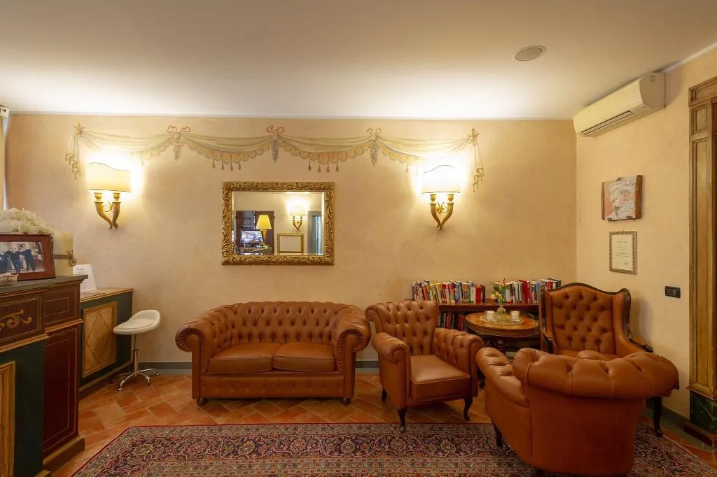 Lobby, Davanzati, Florence
