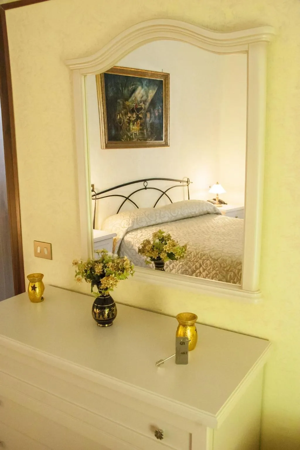 Room, Residence Confalone, Naples