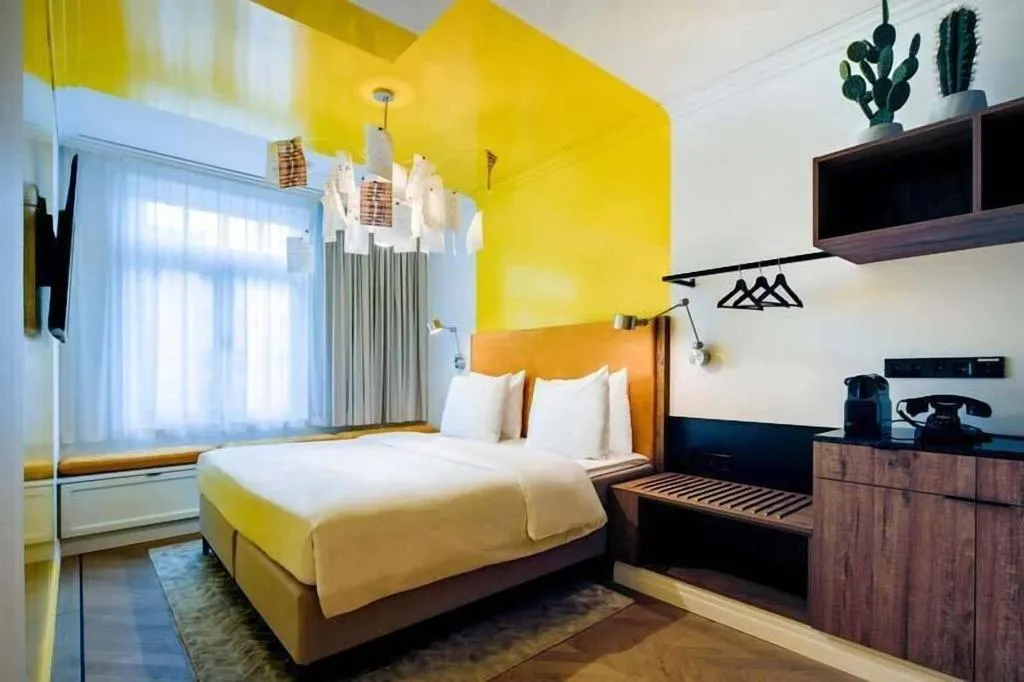 Room, The Highlander, Amsterdam