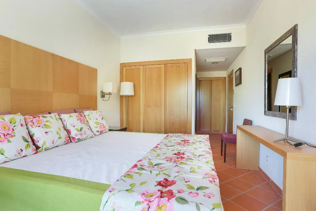 APARTMENT TWO BEDROOMS Room, F5 Vila Sol by Garvetur, Algarve