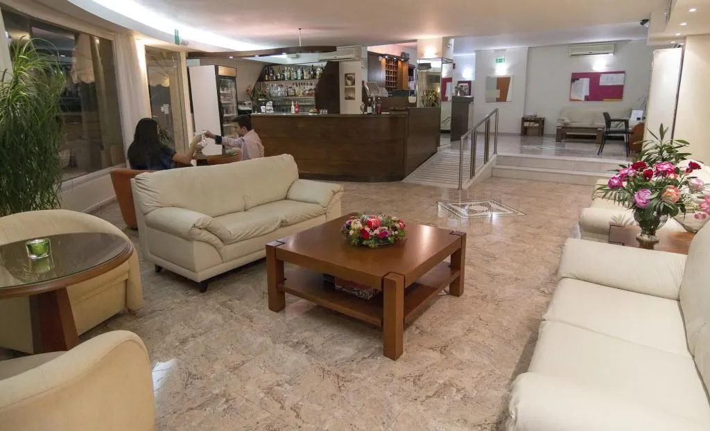 Lobby, Porto Alegre, Crete