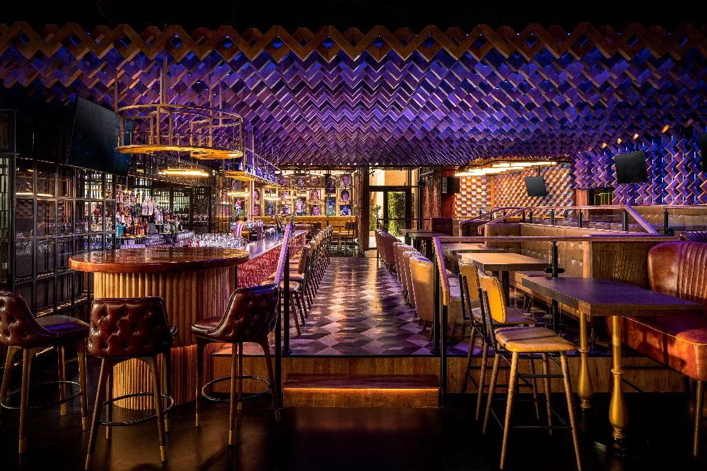 Bar, Holiday Inn Hotel & Suites Dubai Science Park, Dubai