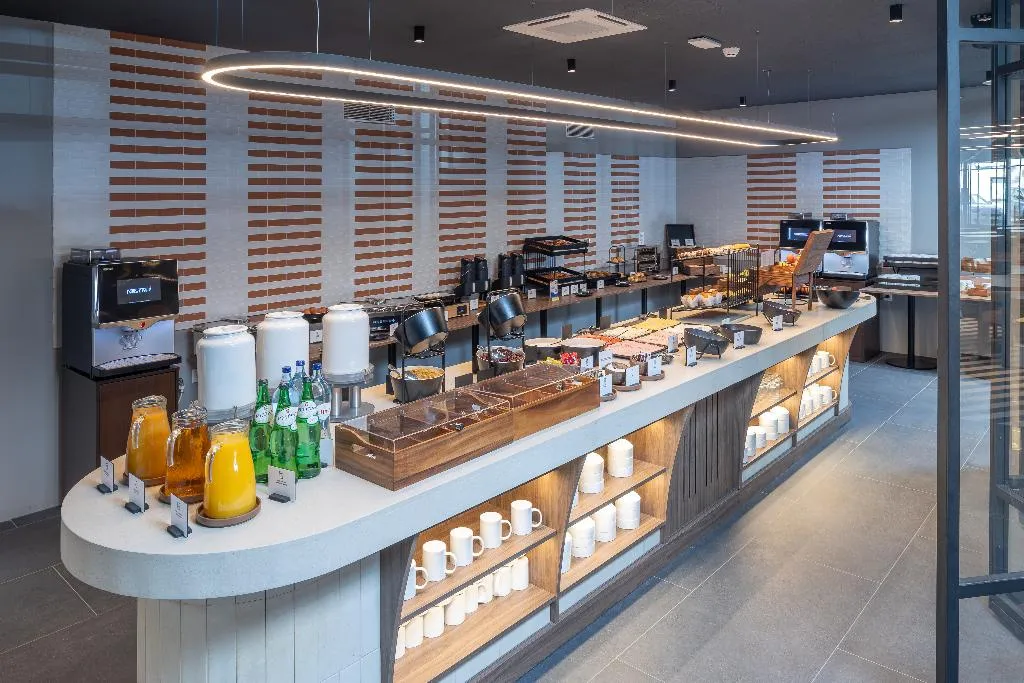 Restaurant, Holiday Inn Express Lisbon Principe Real, by IHG, Lisbon