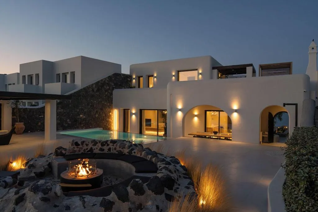 VILLA GRAND Room, Katikies Chromata Santorini - The Leading Hotels, Santorini