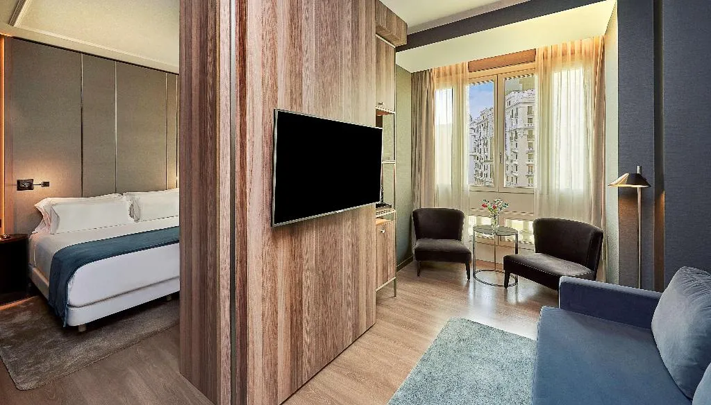 JUNIOR SUITE WITH VIEWS Room, NH Collection Madrid Gran Vía, Madrid