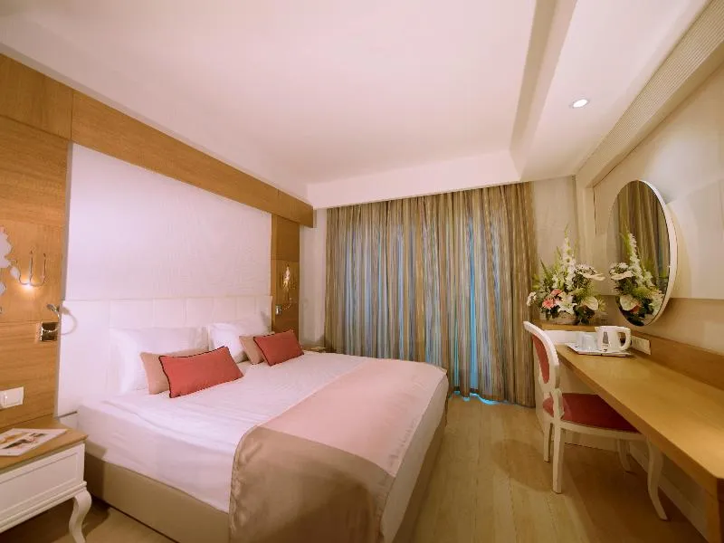 FAMILY ROOM SIDE SEA VIEW Room, Port Nature Luxury Resort Hotel & Spa, Antalya
