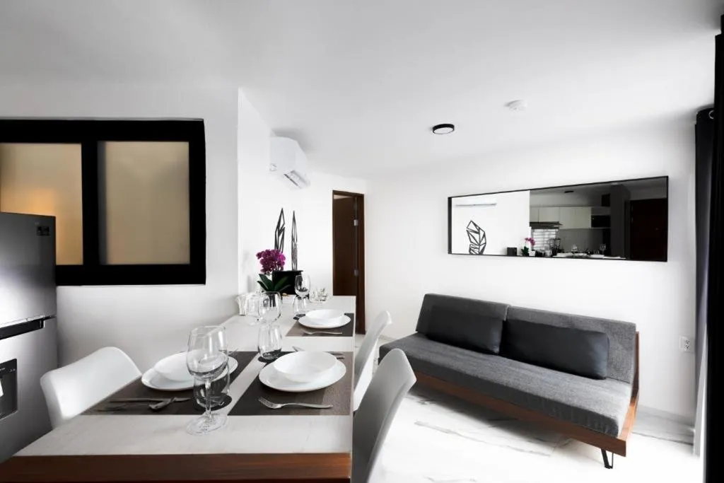 STUDIO DELUXE QUEEN BED Room, Seven Boutique Apartments Cancún, Cancun Area