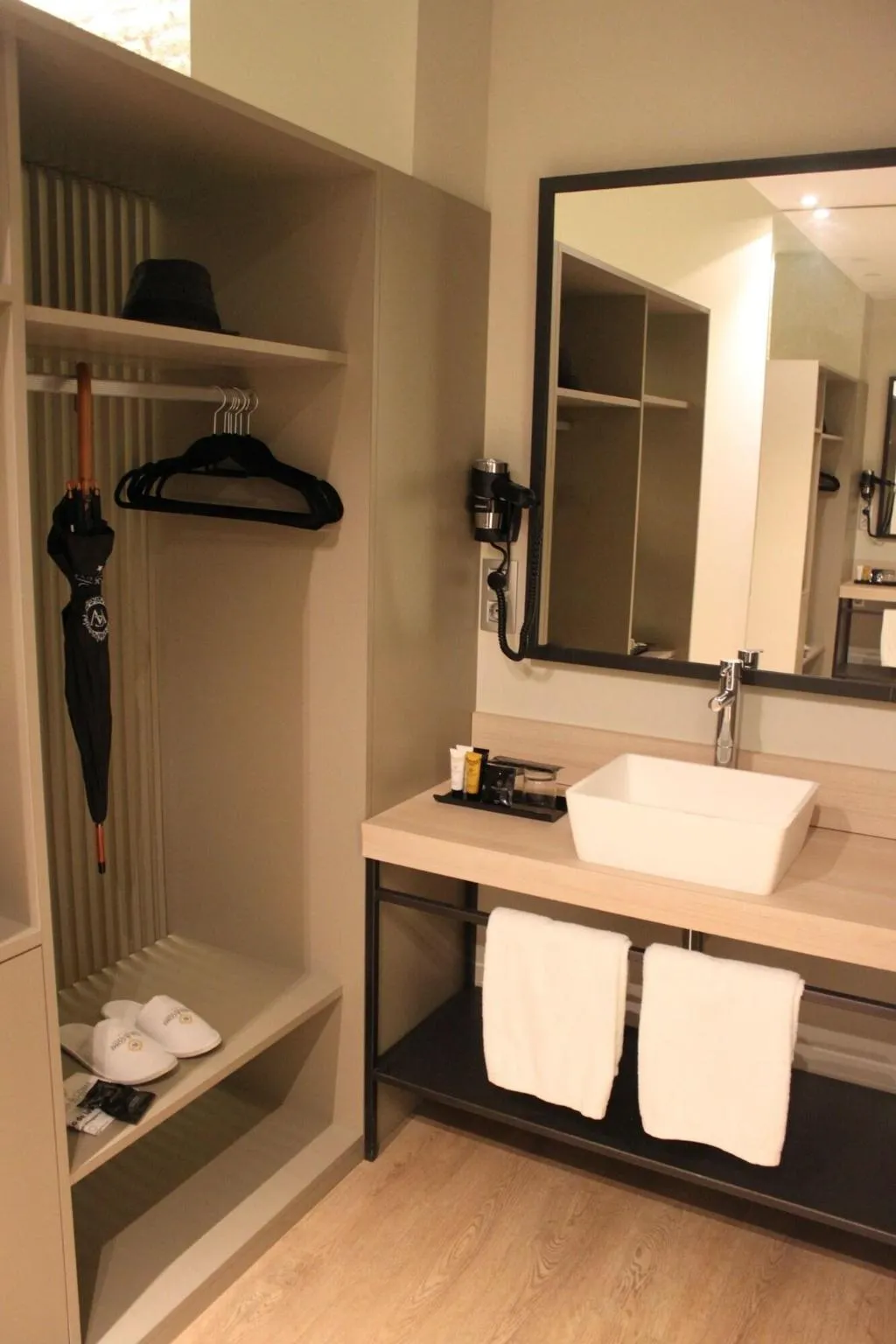 Room, Hotel Well And Come, Barcelona
