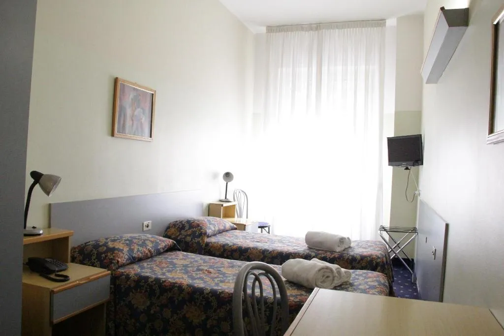 Room, Hotel Lugano, Milan