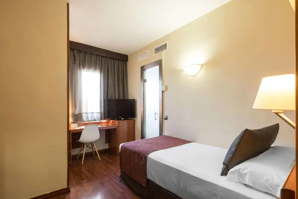 Room, Catalonia Castellnou, Barcelona