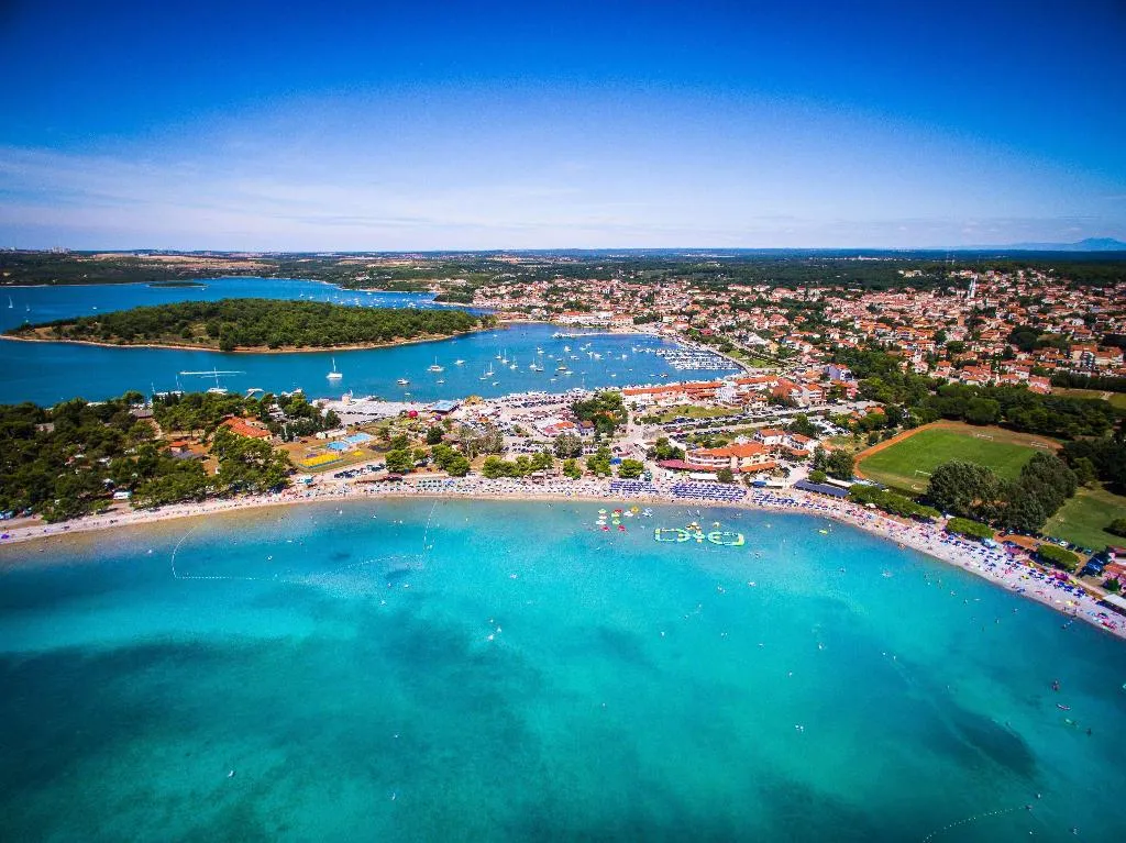 Beach, Ai Pini Medulin Resort, Istria