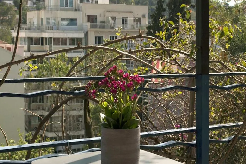 Room, Metropolis, Athens