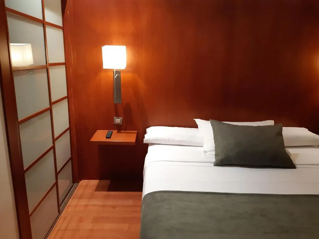 DOUBLE STANDARD Room, Xon's Valencia, Valencia