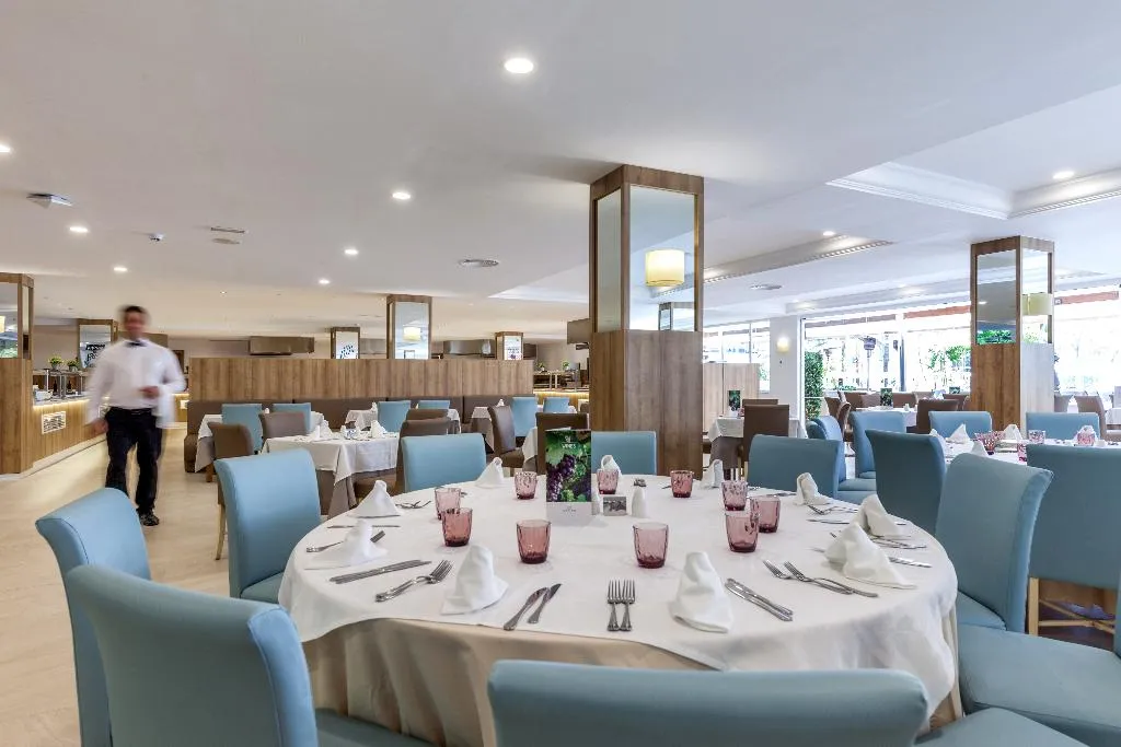 Restaurant, Zafiro Palmanova, Majorca