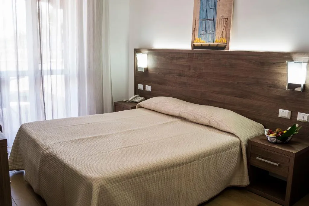TRIPLE SUPERIOR Room, Hotel Dolcestate, Palermo