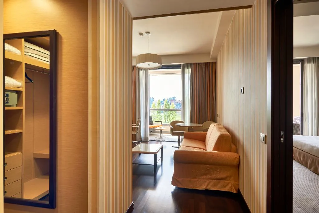 General view, Unahotels Varese, Milan