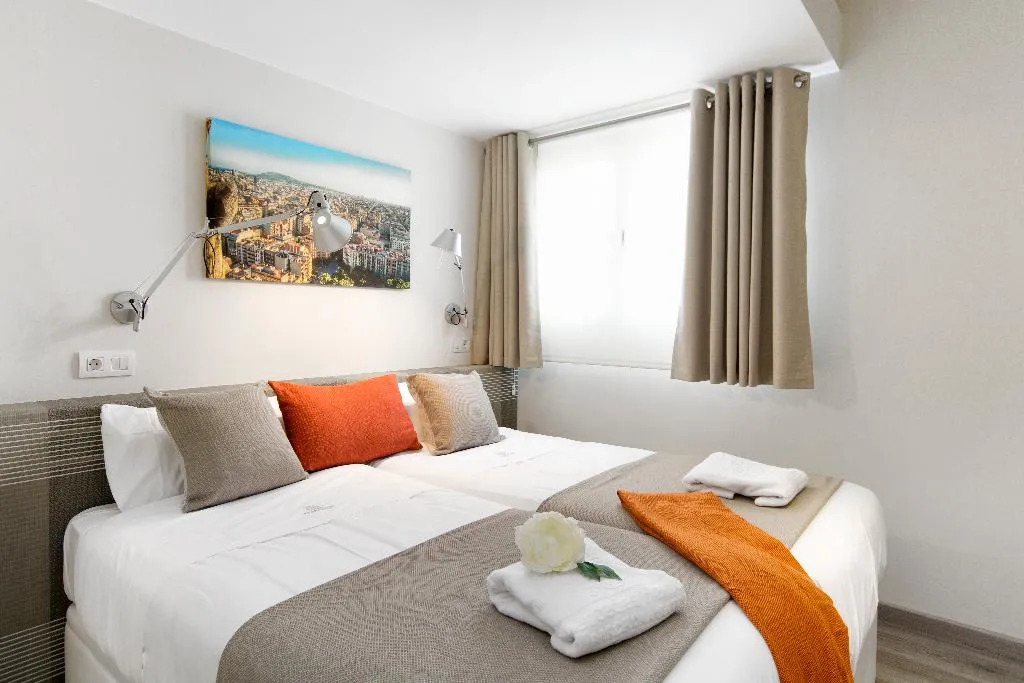 APARTMENT TWO BEDROOMS WITH TERRACE Room, Mercedes Heritage Apartments, Barcelona
