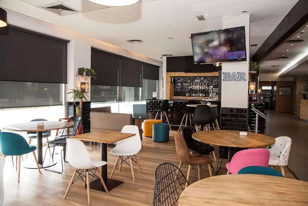 Bar, Travelodge Cornella Fira, Barcelona