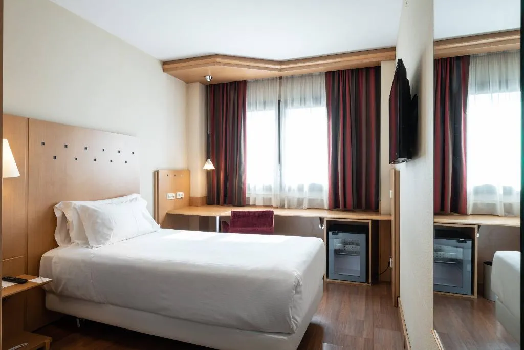 SINGLE STANDARD Room, Catalonia La Maquinista, Barcelona