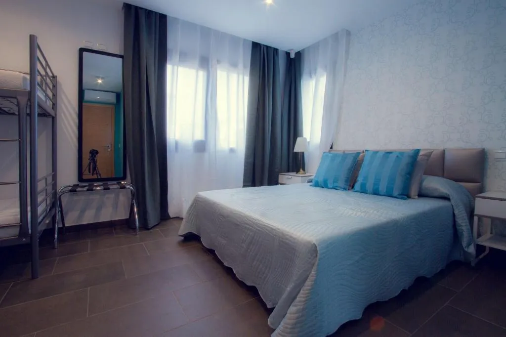 Room, Pixel, Costa Del Sol